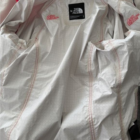 The North Face Women's HyVent Pink Jacket Lightweight Waterproof- Size Small - Picture 5 of 6